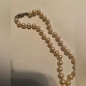 (JE28B) Vintage Elegant Hand Knotted Cream Pearl Necklace Silver Filigree Clasp